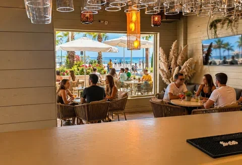 Restaurante en Paseo Maritimo, Centro, Estepona (MÁLAGA) – [TRASPASO] – 150 m2