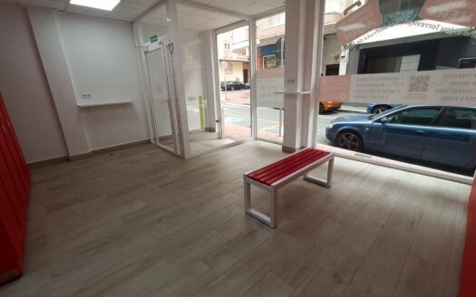 Consigna de equipajes en calle Almudena, 33 – Torrevieja (Alicante) [TRASPASO Venta con inmueble] – 50m2