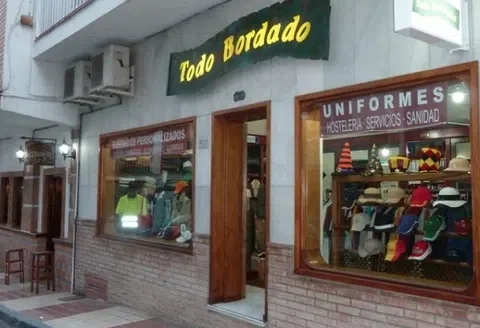 Tienda en Avenida Lope de Mena, 24-A, San Pedro Pueblo, Marbella (MÁLAGA) – [TRASPASO] – 115 m2